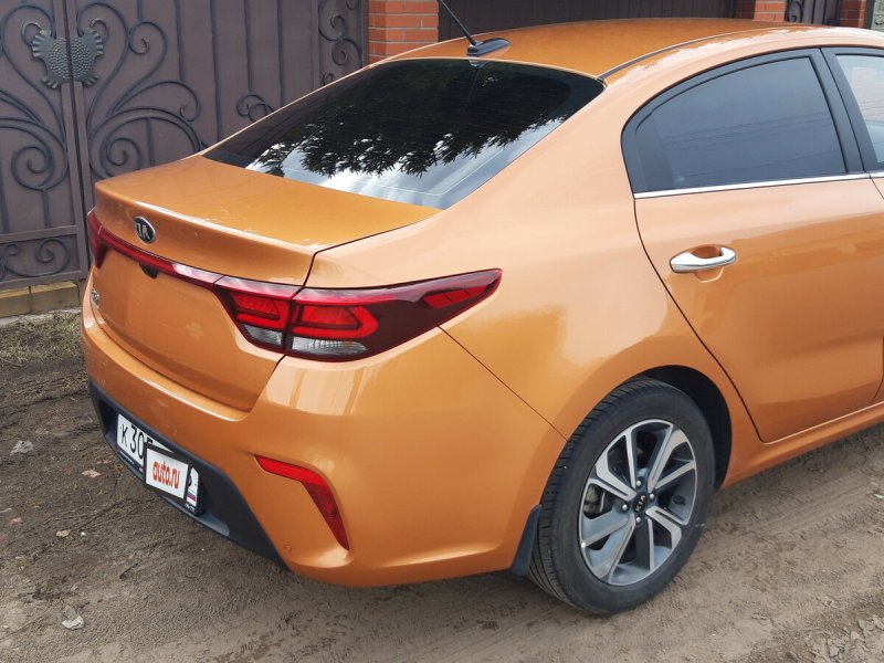 Kia / Rio 4dr оранжевый