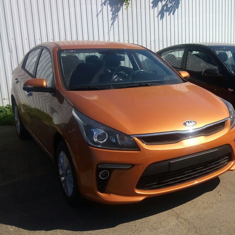 Kia Rio 2021 оранжевая