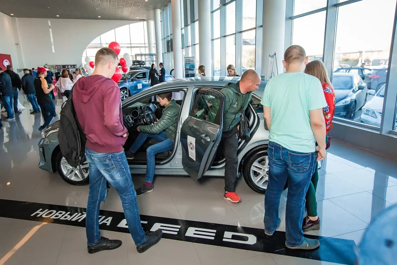 Дилерский центр Kia внутри