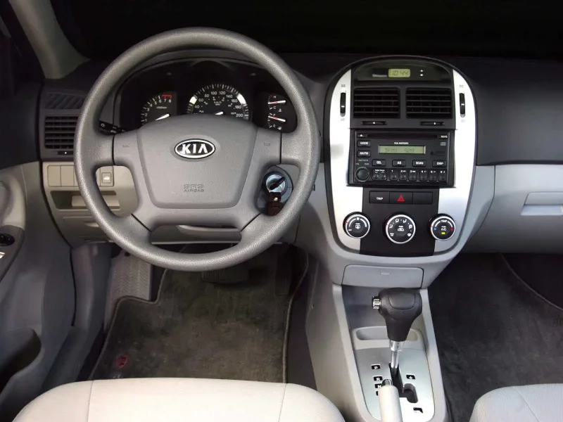 Kia Cerato 1 поколения салон