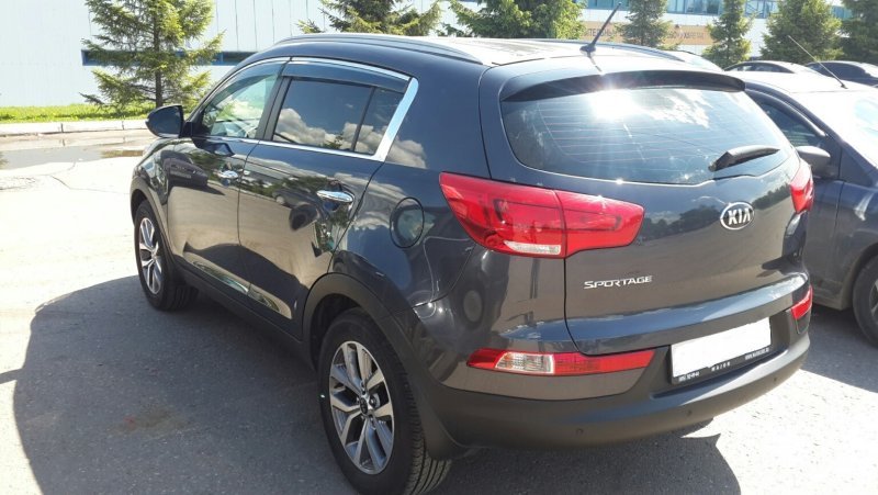 Kia Sportage 2010 красный