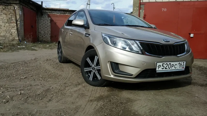 Kia Rio 2013 золотистый