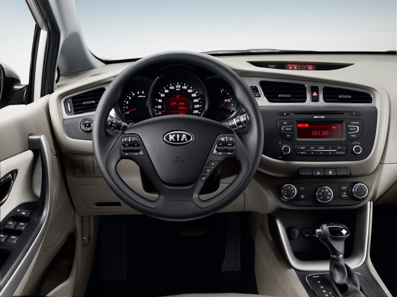 Kia Ceed SW 2015 салон