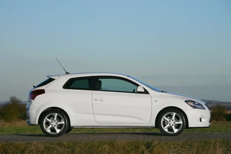 Kia Ceed купе 2009