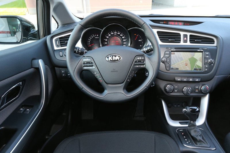 Kia Ceed SW 2015 салон