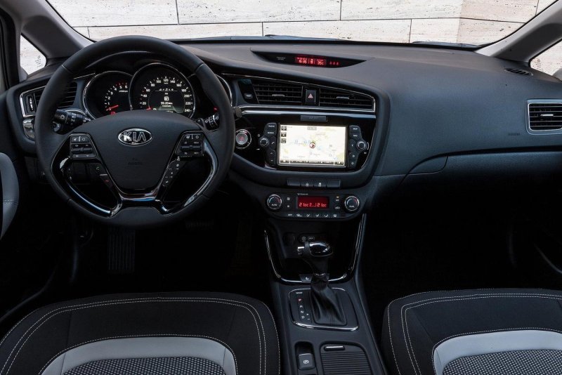 Kia Ceed 2 салон