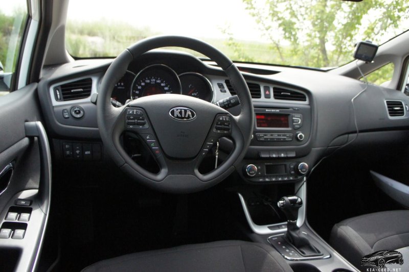 Kia Ceed 2012 хэтчбек салон