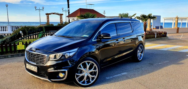 Kia Carnival r20