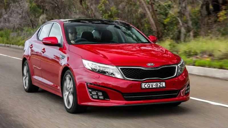 Kia Optima красная