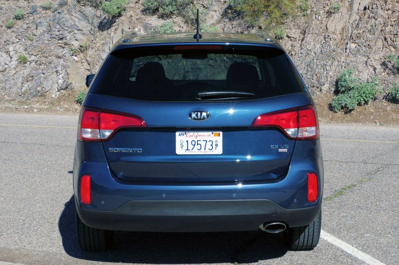 Kia Sorento вид сзади