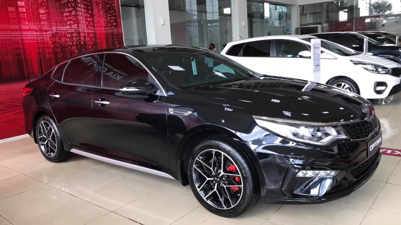 Kia Optima черная