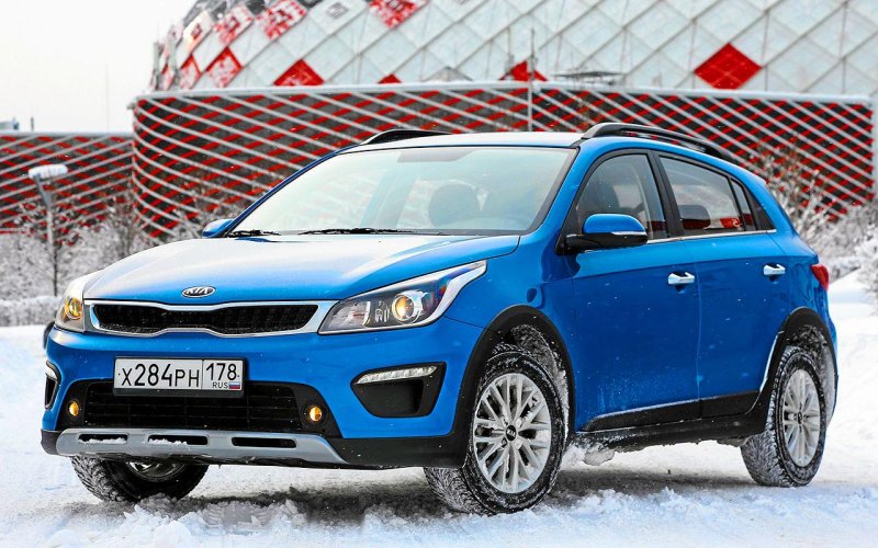 Kia Rio 2015 года хэтчбек коричневый