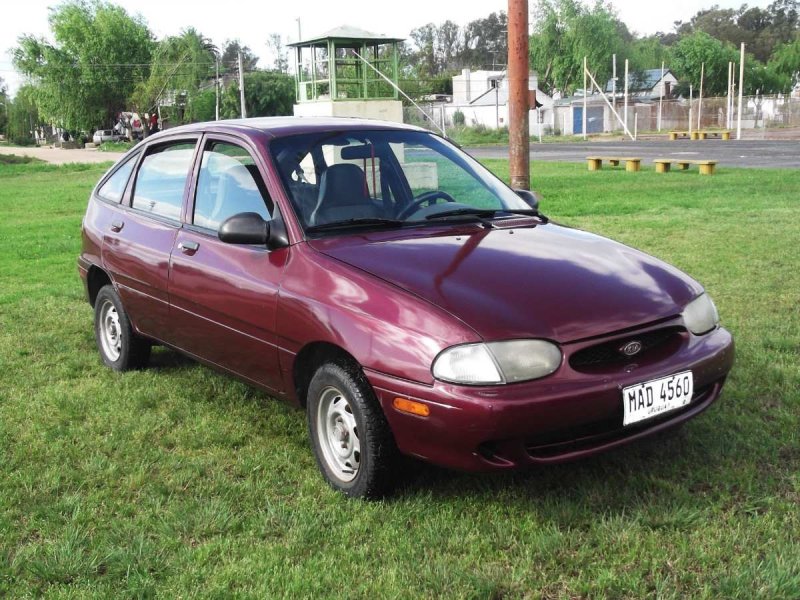 Kia Avella хэтчбек