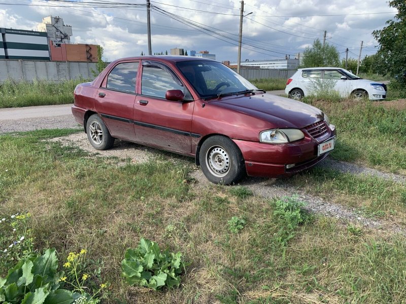Kia Avella хэтчбек белый