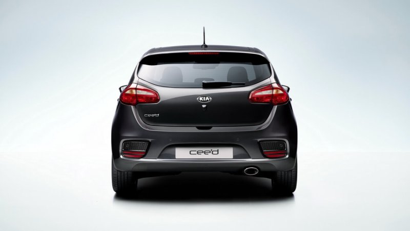 Kia Ceed 2015 сзади