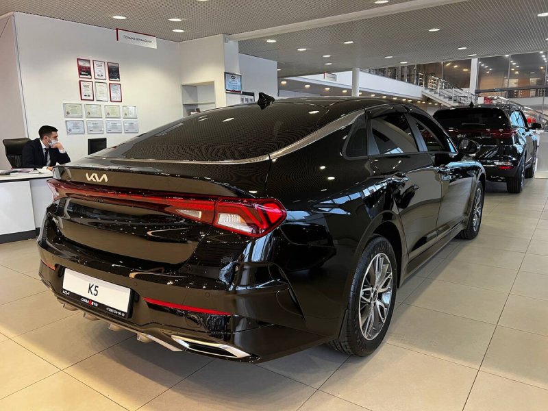 Kia k5 Black