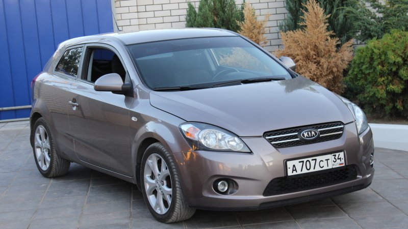 Kia СИД 2008 черный