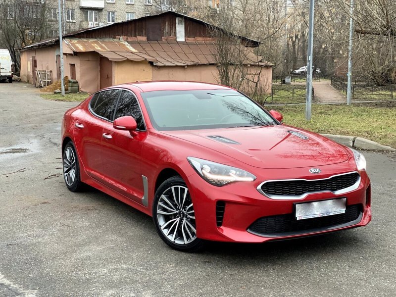 Kia Stinger красный