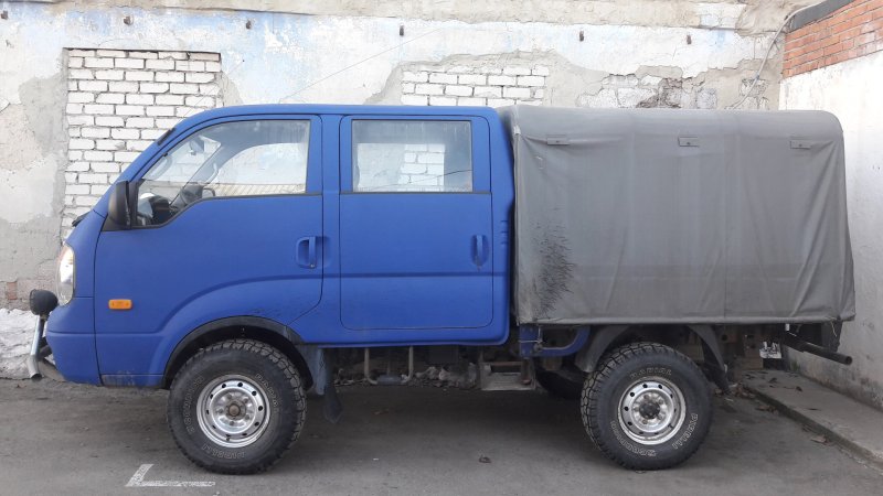 White Kia Bongo III