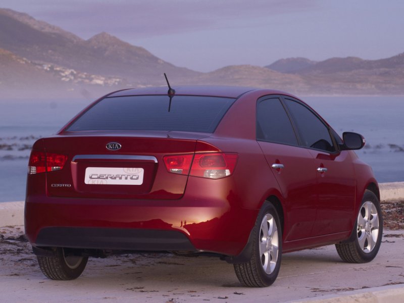 Kia Cerato 2011 сзади