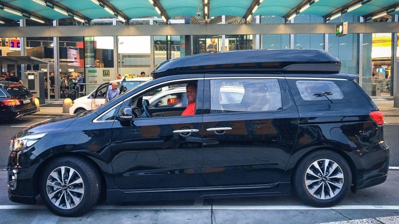 Kia Carnival Hi Limousine