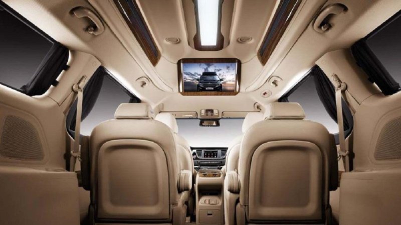 Kia Carnival Limousine 2021