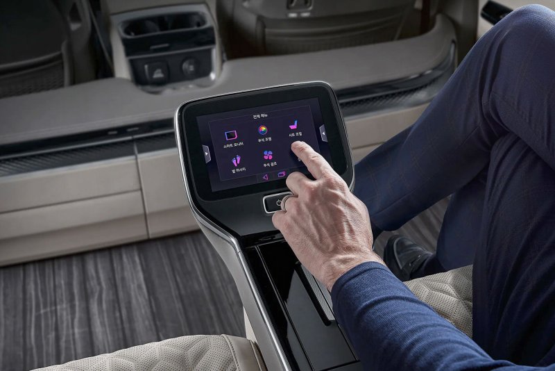 Kia Carnival Hi-Limousine 2022