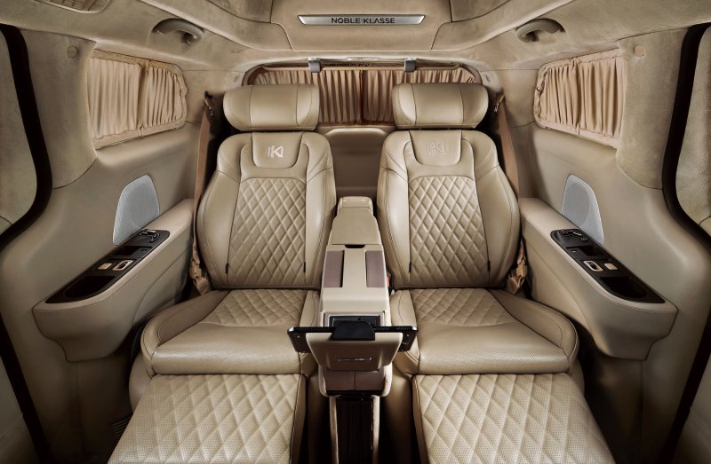 Kia Carnival Hi Limousine