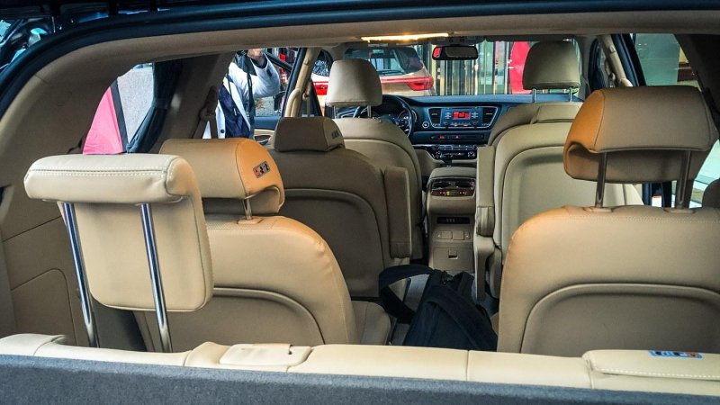 Kia Carnival Hi Limousine