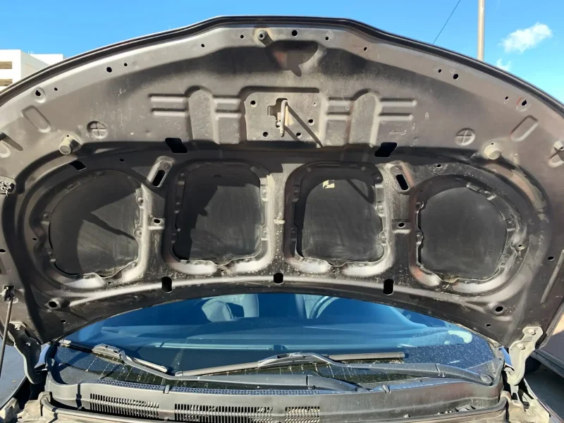 Открытый капот Kia Ceed JD