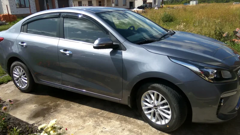 Kia Rio серая
