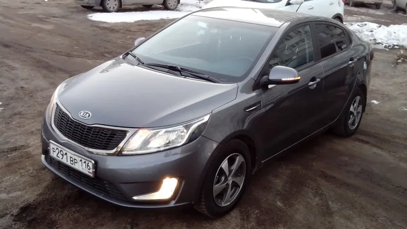 Серая Kia Cerato 2016