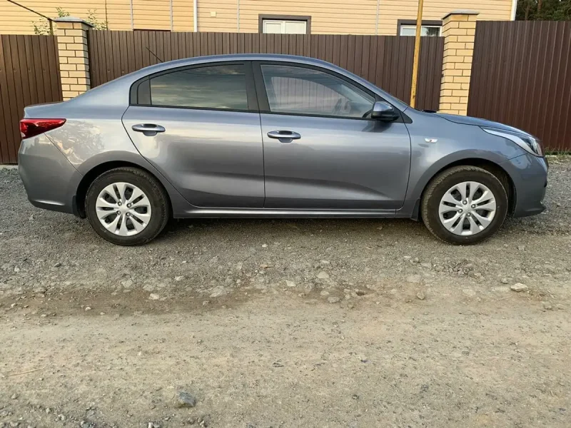 Kia Rio серая