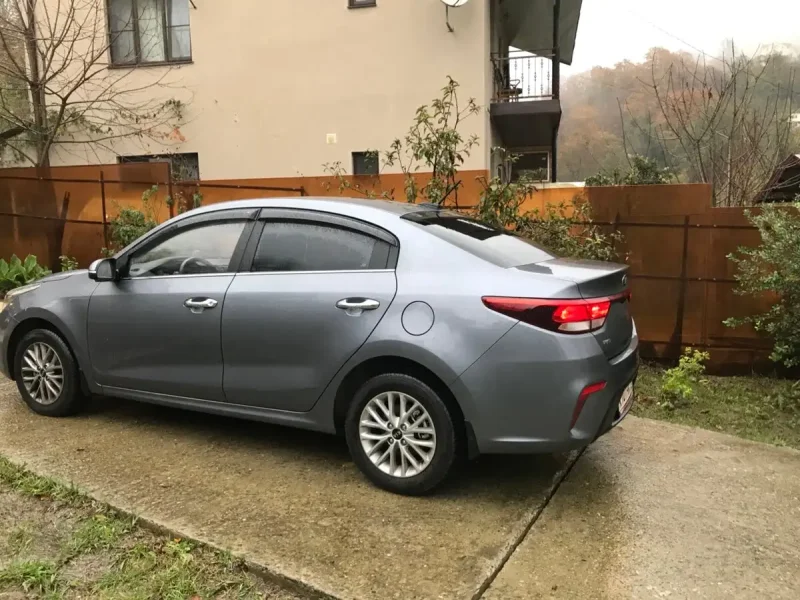 Kia Rio серая
