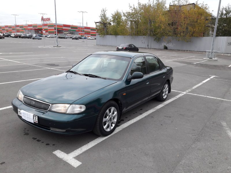 Автомобиль Киа 1998 года