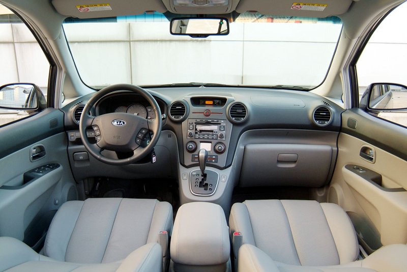 Kia Carens 2 салон