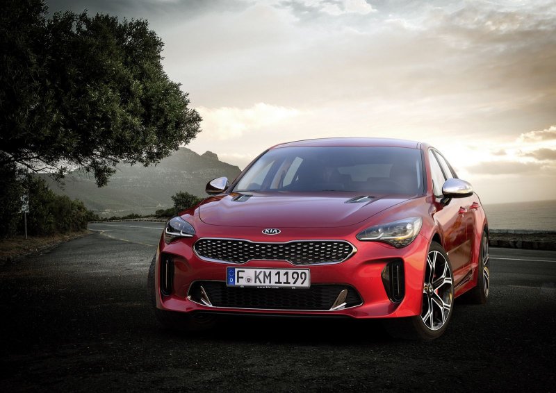 Kia Stinger белая