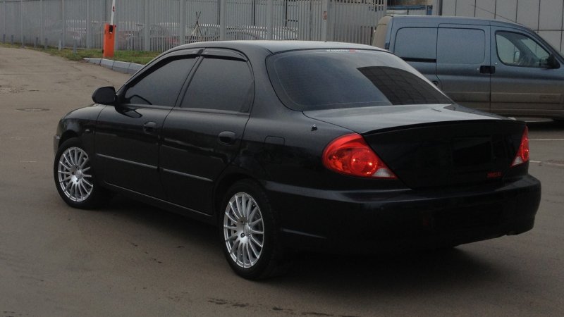 Kia Spectra черная