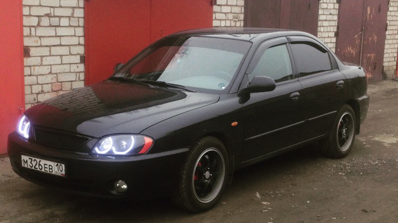 Черная Киа спектра Black Edition