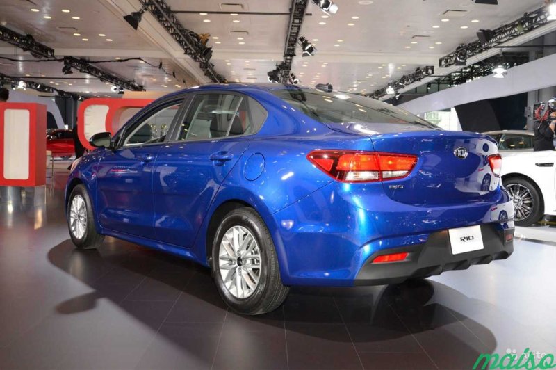 Kia Rio красная 2018
