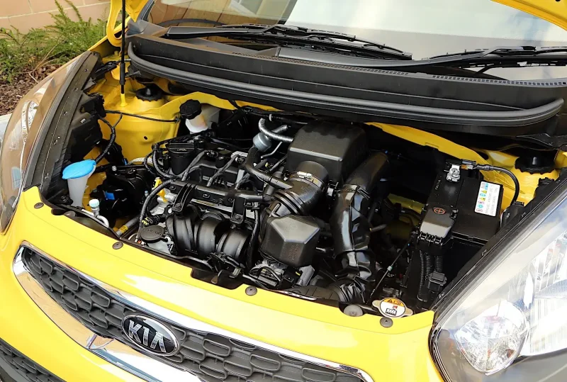 Kia Picanto 2006 под капотом