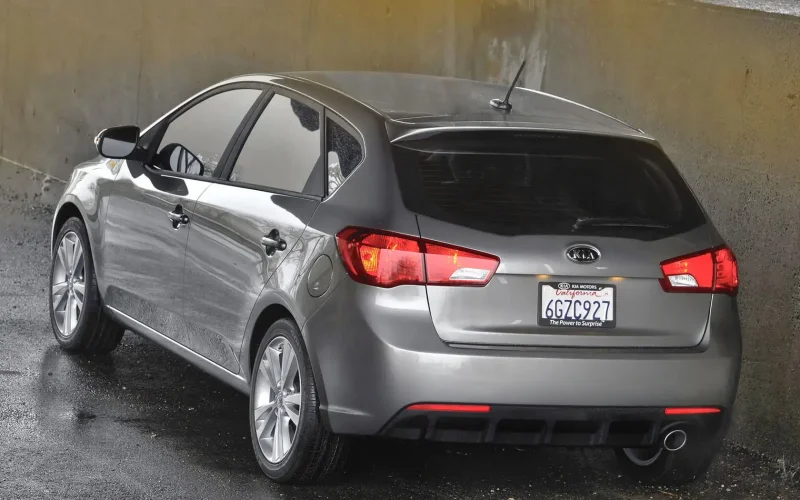 Kia Forte 2011 хэтчбек