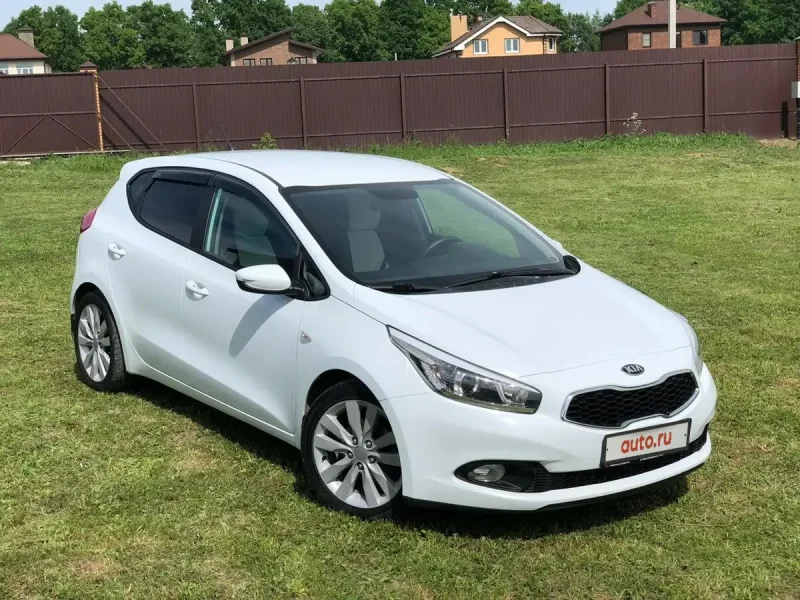 Kia Ceed 2 2013 хэтчбек