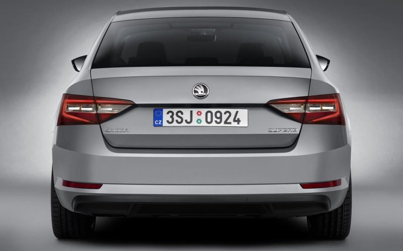 Skoda Superb 2014 зад