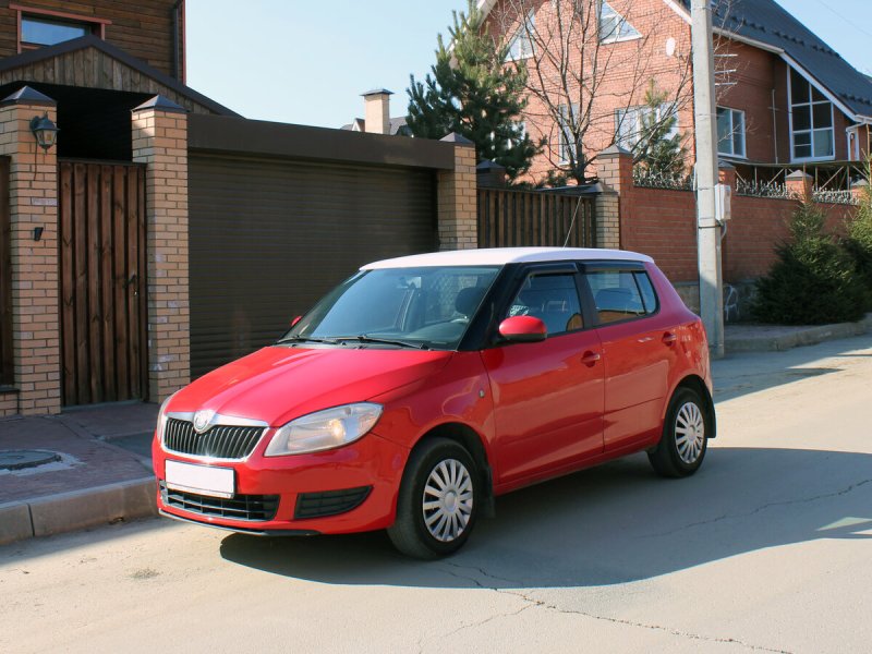 Skoda Fabia 2011 хэтчбек