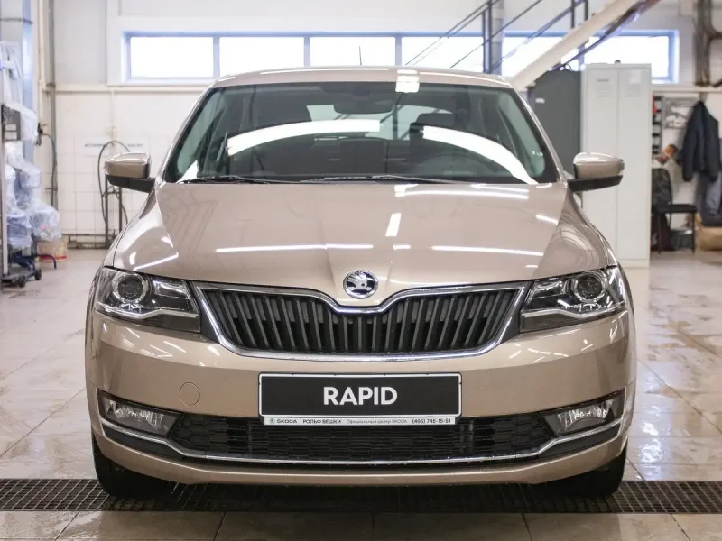 Škoda Rapid бежевый