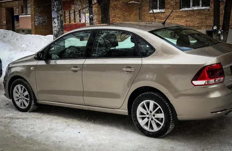 VW Polo sedan Titanium Beige