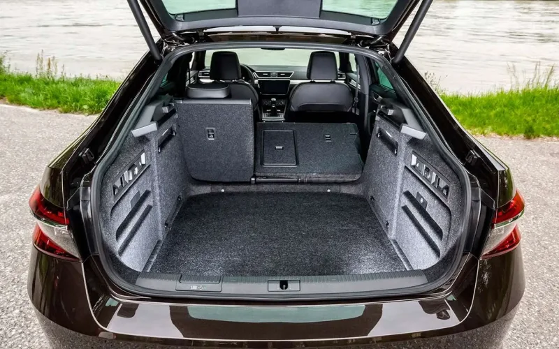 Skoda Superb Combi 2021 багажник