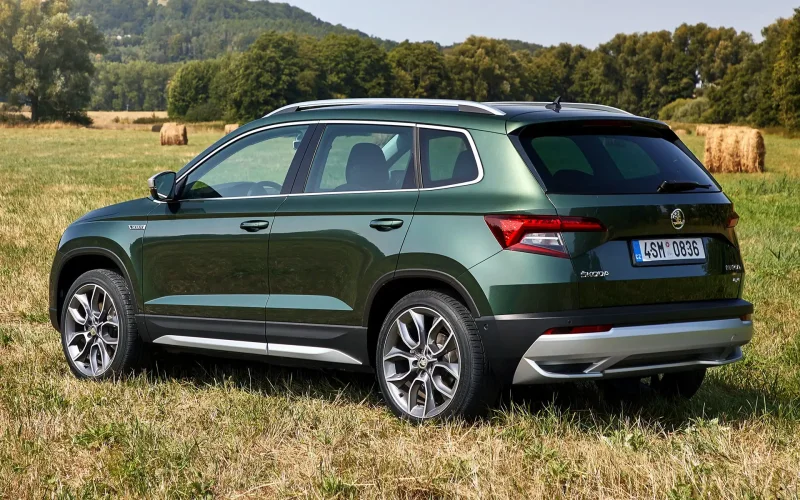 Skoda Karoq 2022 зелёный