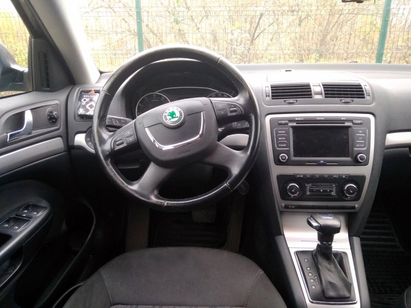 Škoda Octavia a7 1.6 автомат